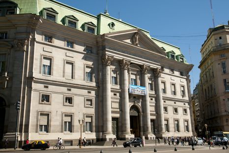 Pedidos de investigación tras los créditos que recibieron funcionarios del Gobierno de parte del Banco Nación. Pedidos de investigación tras los créditos que recibieron funcionarios del Gobierno de parte del Banco Nación.