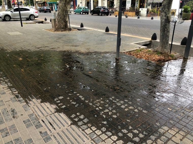 Fuga de agua en la Arístides.