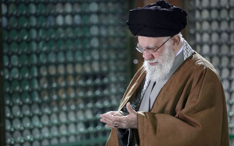 El ayatolá Alí Jameneí de Irán aprueba la decisión del Parlamento. Foto Archivo El ayatolá Alí Jameneí de Irán aprueba la decisión del Parlamento. Foto Archivo