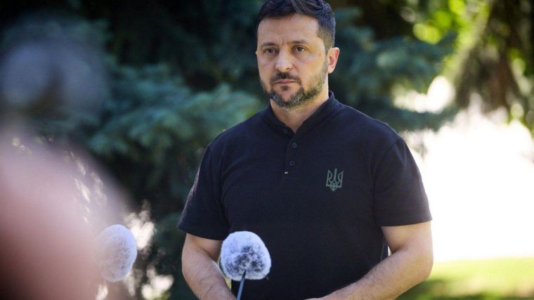Volodymyr Zelensky acusa a Rusia de posponer el fin del conflicto.