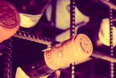 ¿como guardar vinos en casa? (y no clavarse)