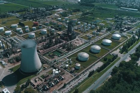 Complejos Industriales ubicados en Ensenada, provincia de Buenos Aires Foto: YPF