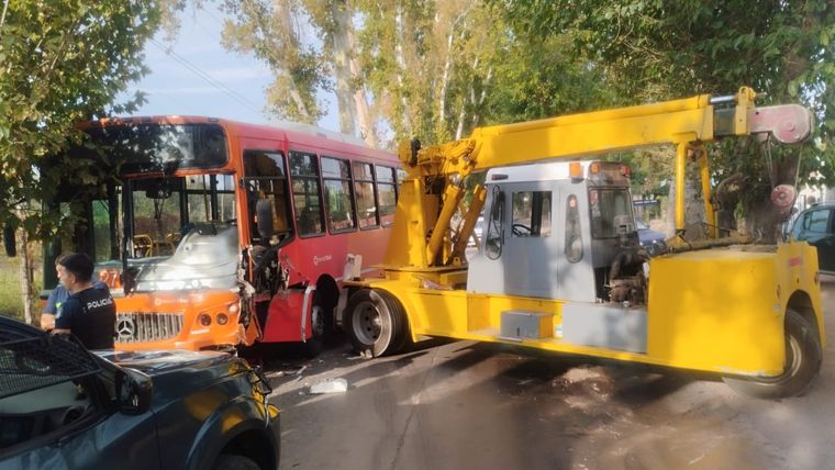 La escena del accidente sobre calle Mathus Hoyos. Foto: Gentileza.