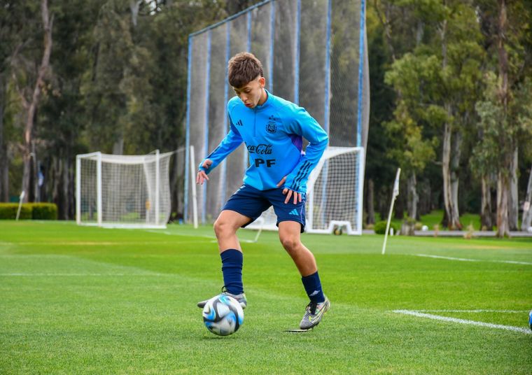 Felipinho ya entrena en el predio de AFA. Foto: Selección argentina