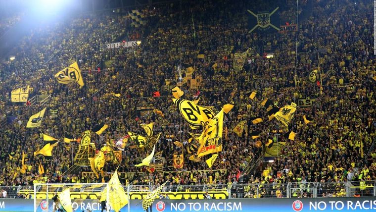 La hinchada del Dortmund, uno de los clubes más populares de Europa.