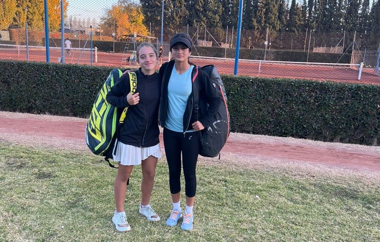 La lluvia obligó a cancelar las finales, pero Juana Torres compartió el título y sumó otro logro en el circuito juvenil. La lluvia obligó a cancelar las finales, pero Juana Torres compartió el título y sumó otro logro en el circuito juvenil.