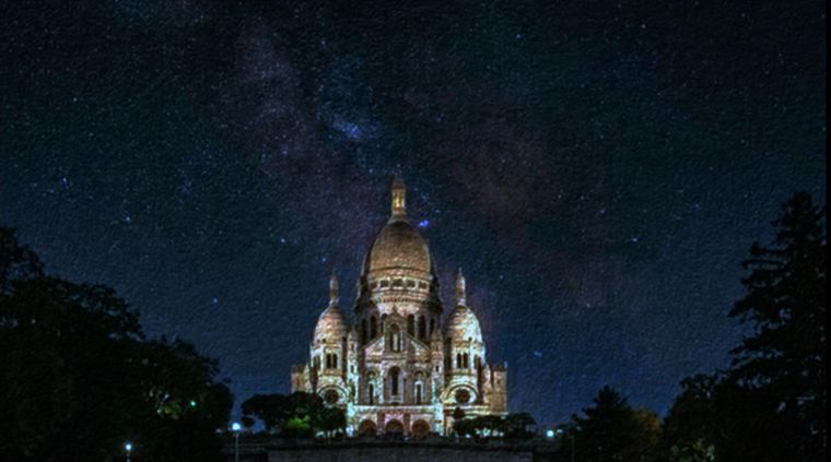 Al pie de la basílica del Sagrado Corazón (Sacré-Cœur=, París apagó por un momento el ritmo urbano para mirar hacia uno de sus escenarios más antiguos: el cielo y las estrellas.
