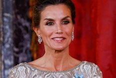 Letizia Ortiz deslumbró con un vestido de Gabriel Lage.