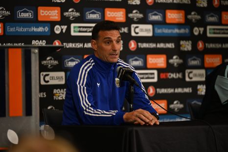 Lionel Scaloni se enojó con una pregunta en conferencia de prensa. Lionel Scaloni se enojó con una pregunta en conferencia de prensa.
