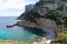 Un pueblo de España que combina historia, paisajes costeros y la calma de la vida mediterránea. Un pueblo de España que combina historia, paisajes costeros y la calma de la vida mediterránea.