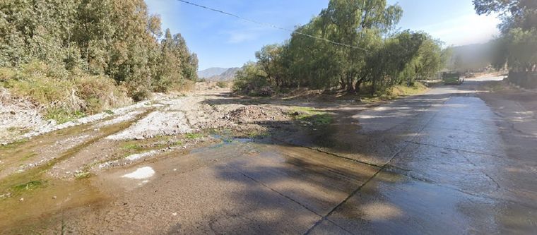 El badén de El Challao donde quedó atrapado el hombre que está desaparecido