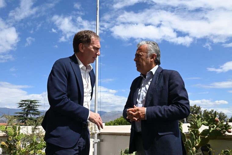 El ministro del Interior, Diego Santilli, con el gobernador de Mendoza, Alfredo Cornejo. El ministro del Interior, Diego Santilli, con el gobernador de Mendoza, Alfredo Cornejo.