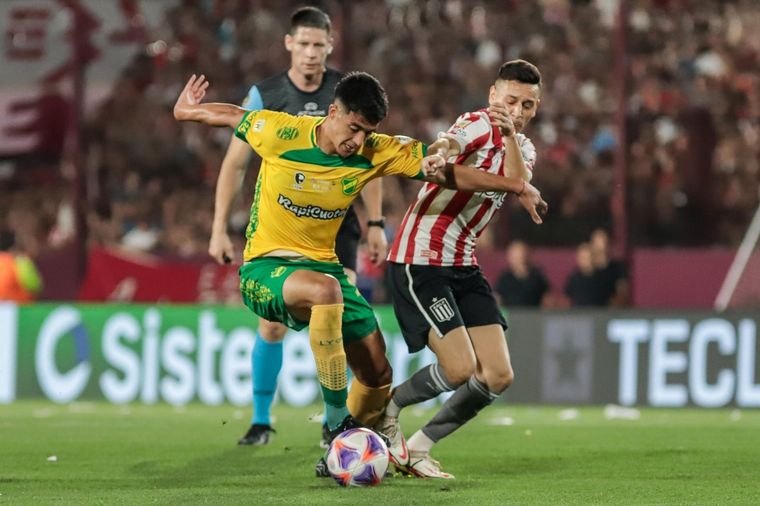 Estudiantes-Defensa se juega en el Ciudad de Lanús. Foto: NA