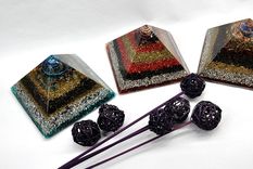 La pirámide es la forma más utilizada para compactar el orgón. Foto: Unsplash.