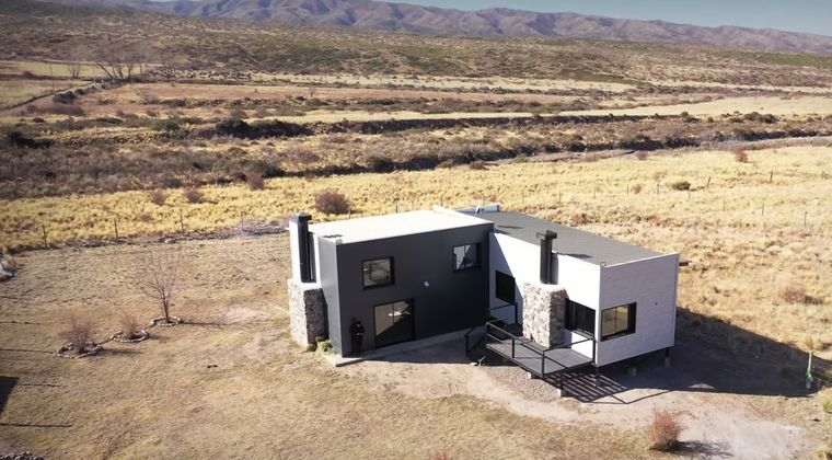 Arquitectos e ingenieros analizan la construcción alternativa, que en Tupungato ya tiene una vivienda modelo. Arquitectos e ingenieros analizan la construcción alternativa, que en Tupungato ya tiene una vivienda modelo.