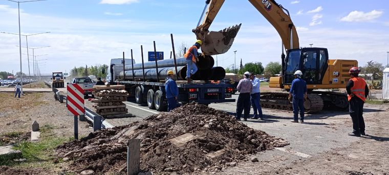 Los operarios municipales trabajan 24 horas en el Acceso Sur.
