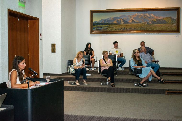 Grafitis en la Ciudad de Mendoza: el Jurado Vecinal declaró responsable a una mujer por cinco infracciones. Grafitis en la Ciudad de Mendoza: el Jurado Vecinal declaró responsable a una mujer por cinco infracciones.