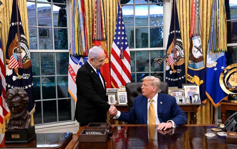 Donald Trump puso límites a Benjamín Netanyahu, premier de Israel. Foto Efe