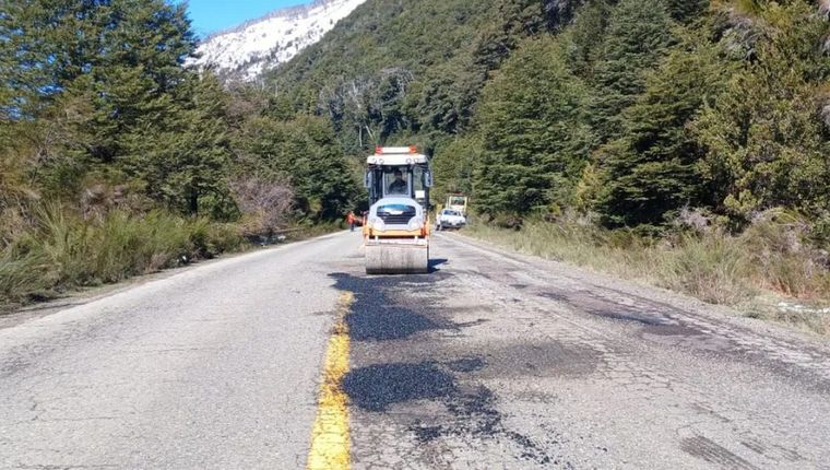 La Justicia Federal de Bariloche emitió una resolución que obliga a Vialidad Nacional a encarar reparaciones inmediatas en la Ruta Nacional 40. Foto: Diario de Río Negro.