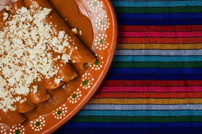 MDZol | Antiguamente, la receta se preparaba sin pollo ni carne, utilizando solo salsa y tortillas, demostrando que la simplicidad también puede convertir una receta en un plato delicioso.