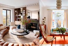 Dos espacios que corresponden a las últimas tendencias en livings y salas de estar, enfocados en la comodidad, la personalidad de quien habita, la mezcla de lo moderno con lo vintage y el uso inteligente de los colores. Foto: Humbert y Poyet, y Victoria María / Fotografía Belén Imaz y Pedro Bermejo.