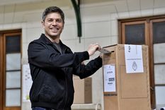 El gobernador Axel Kicillof emitió su voto en La Plata. Foto X: @Kicillofok