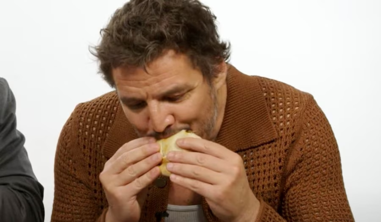 Pedro Pascal pasó por Snack Wars de LADbible y dijo cuál es su comida favorita en las mañanas. Foto: Captura de video.