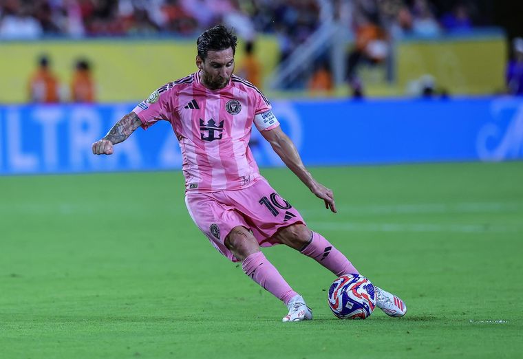 Solo le faltó el gol: Lionel Messi jugó un gran partido ante los egipcios en el duelo inaugural del Mundial de Clubes.