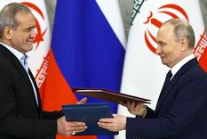 Aunque Moscú ha destacado sus convenios con Teherán, esos acuerdos no obligan a Rusia a apoyar militarmente a Irán. Aunque Moscú ha destacado sus convenios con Teherán, esos acuerdos no obligan a Rusia a apoyar militarmente a Irán.