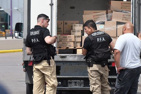 El Ministerio de Seguridad activó el protocolo por amenaza de bomba en la UCA, el Santa María Goretti y el colegio Papa Francisco. El Ministerio de Seguridad activó el protocolo por amenaza de bomba en la UCA, el Santa María Goretti y el colegio Papa Francisco.