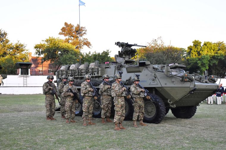 La escala de mayo alcanza al personal superior, suboficiales y voluntarios de las Fuerzas Armadas. La escala de mayo alcanza al personal superior, suboficiales y voluntarios de las Fuerzas Armadas.