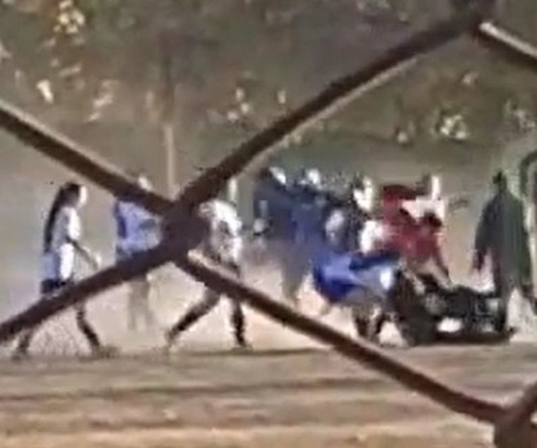 Un partido de fútbol mendocino terminó con una batalla campal entre las jugadoras.