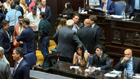 La Cámpora tensó la primera sesión de la Legislatura Bonaerense. La Cámpora tensó la primera sesión de la Legislatura Bonaerense.
