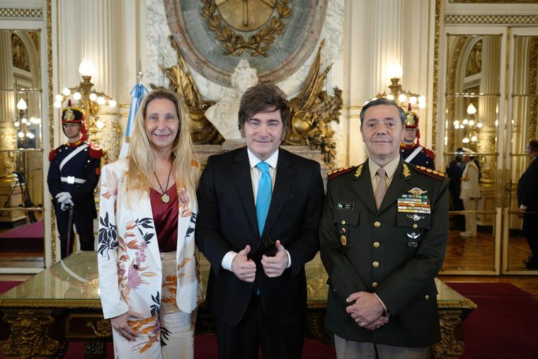 Carlos Presti, el nuevo ministro de Defensa, junto a los hermanos Milei. Carlos Presti, el nuevo ministro de Defensa, junto a los hermanos Milei.