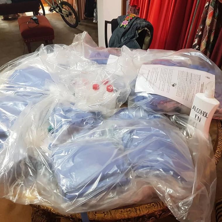 Mujeres mendocinas fabricaron barbijos y sábanas. Foto: Gentileza