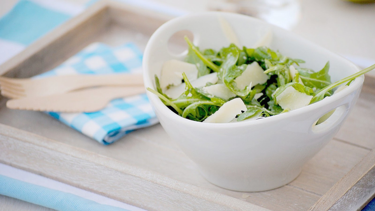 Esta receta ganó popularidad porque transforma una ensalada simple en un plato con perfil gourmet. Esta receta ganó popularidad porque transforma una ensalada simple en un plato con perfil gourmet.