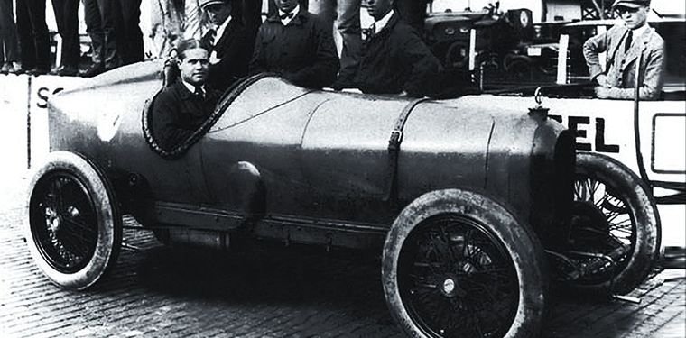 Macoco Alzaga Unzué: el primero de los playboy del mundo y un argentino que vivió adelantado. Macoco Alzaga Unzué: el primero de los playboy del mundo y un argentino que vivió adelantado.