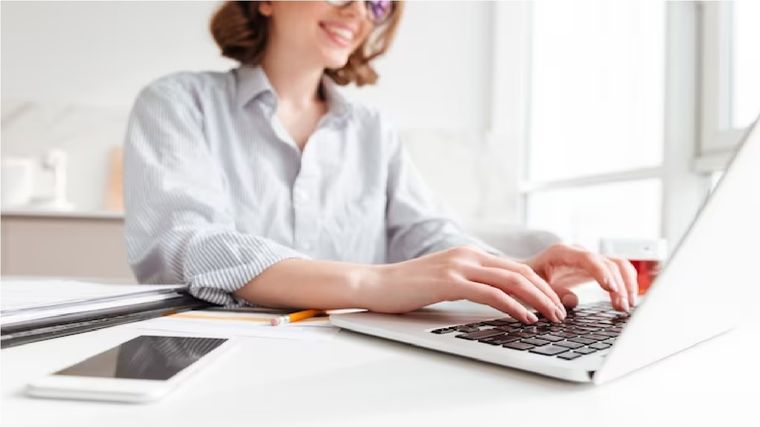 La Inteligencia Artificial llegó a Gmail y ofrece una importante ayuda a la hora de redactar correos Foto: Freepik