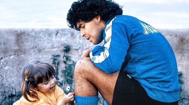 Foto de Dalma Maradona recoerdando a su padre, Diego.