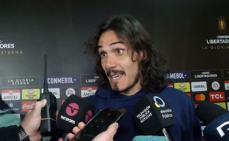 Cavani aclaró lo sucedido con el periodista después del partido ante Palmeiras. Foto: Captura