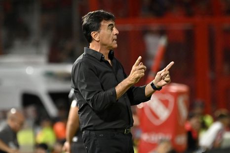 Gustavo Quinteros no pudo ocultar su lamento tras la derrota de Independiente en Alta Córdoba Gustavo Quinteros no pudo ocultar su lamento tras la derrota de Independiente en Alta Córdoba
