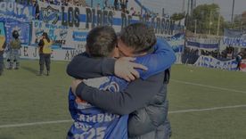 El histórico arquero celebra el ascenso de Midland. El histórico arquero celebra el ascenso de Midland.