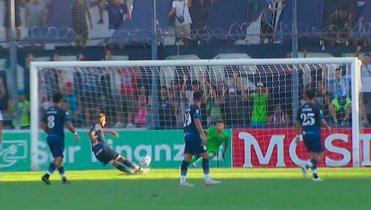 Villa dilapidó una oportunidad inmejorable para Independiente Rivadavia. Foto: Captura TNT Sports