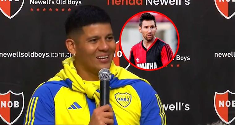 Rojo y su particular saludo en conferencia de prensa. Foto: MDZ