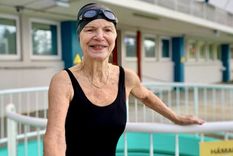 Las piscinas están abiertas y a los restaurantes les va muy bien. Islandia ha sufrido mucho menos que otros países durante la pandemia. Foto: BBC Mundo