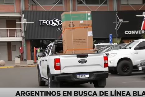 Incluso con los impuestos, el precio final sigue siendo considerablemente más bajo que en el mercado argentino. Incluso con los impuestos, el precio final sigue siendo considerablemente más bajo que en el mercado argentino.