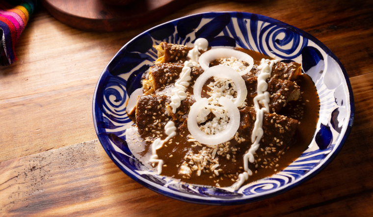 La receta tradicional se sirve comúnmente en celebraciones familiares y festividades. La receta tradicional se sirve comúnmente en celebraciones familiares y festividades.