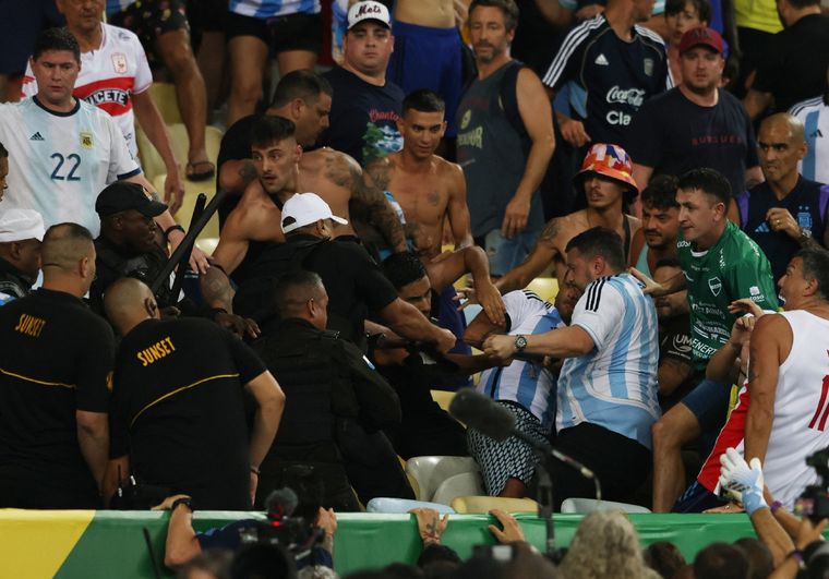 La Policía de Brasil se enfrentó a hinchas argentinos en el Maracaná. Foto: Noticias Argentinas