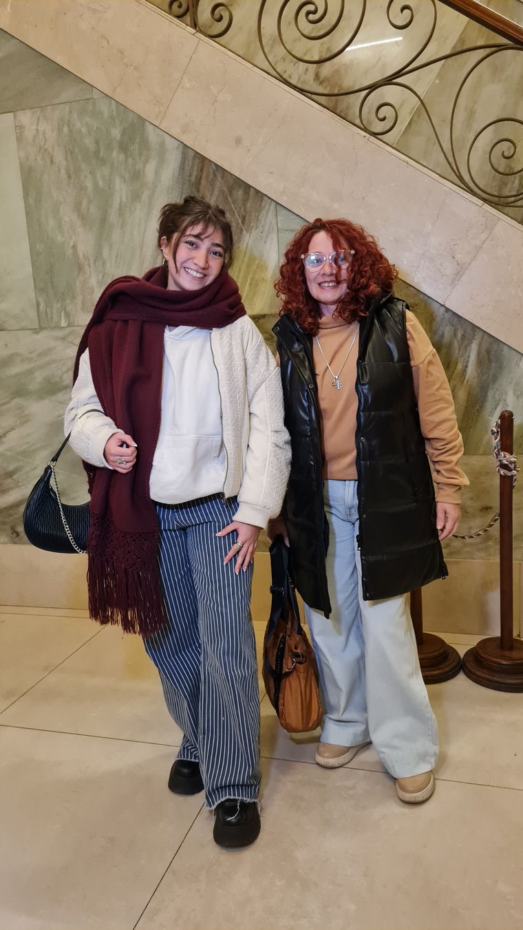 Angie y Alejandra, madre e hija. Angie y Alejandra, madre e hija.