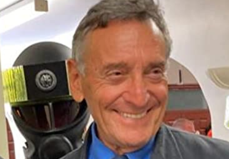 Stephen Greif se formó en la Royal Academy of Dramatic Art.